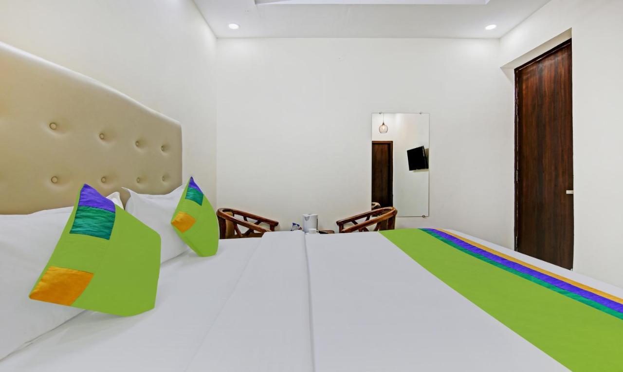 Treebo Royal Empire Adarsh Nagar, Chandigarh Otel Dış mekan fotoğraf