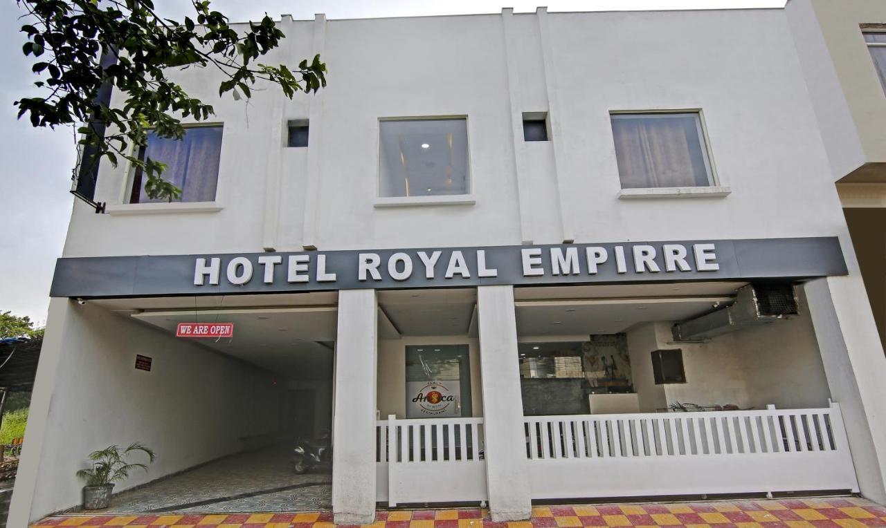 Treebo Royal Empire Adarsh Nagar, Chandigarh Otel Dış mekan fotoğraf
