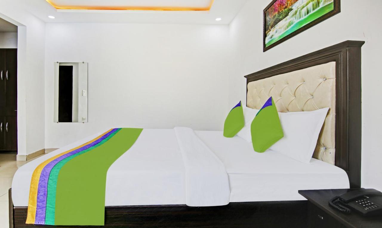 Treebo Royal Empire Adarsh Nagar, Chandigarh Otel Dış mekan fotoğraf