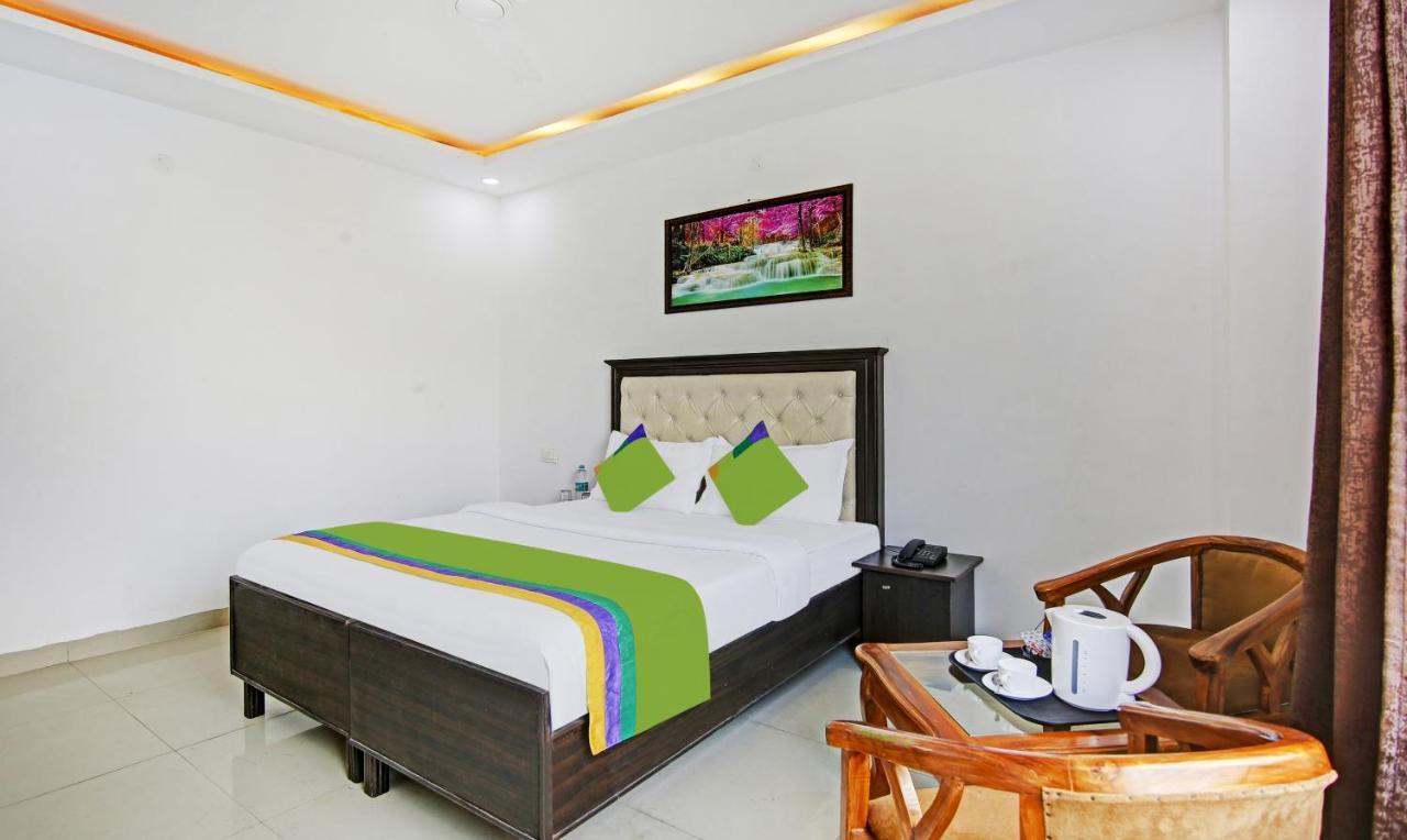 Treebo Royal Empire Adarsh Nagar, Chandigarh Otel Dış mekan fotoğraf