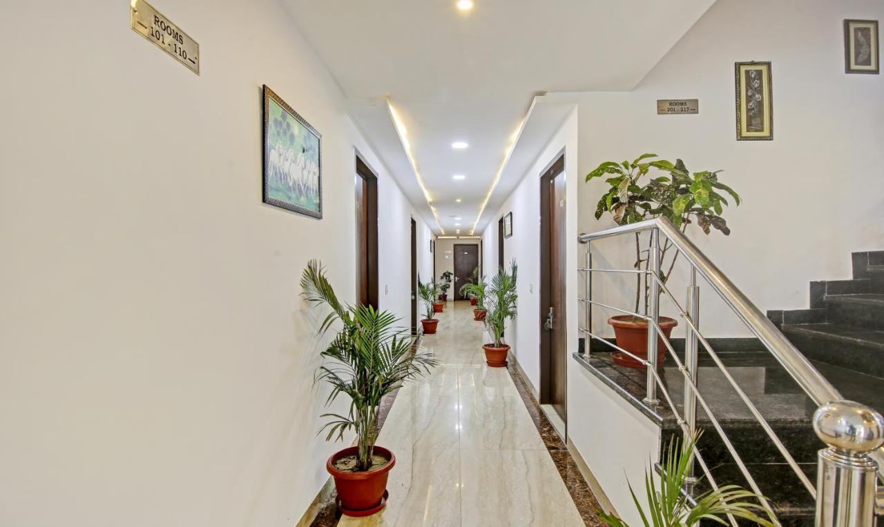 Treebo Royal Empire Adarsh Nagar, Chandigarh Otel Dış mekan fotoğraf