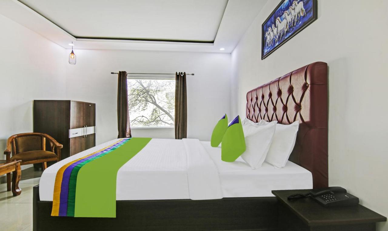Treebo Royal Empire Adarsh Nagar, Chandigarh Otel Dış mekan fotoğraf